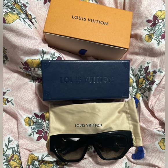 Louis Vuitton Sunglasses - Picture 4 of 11